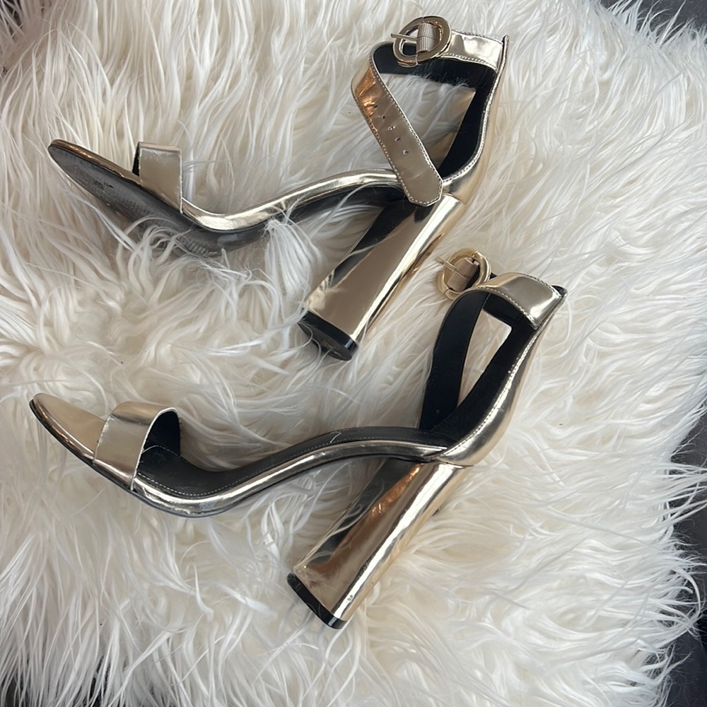 Women’s gold shoes size 7 Kendall and Kylie